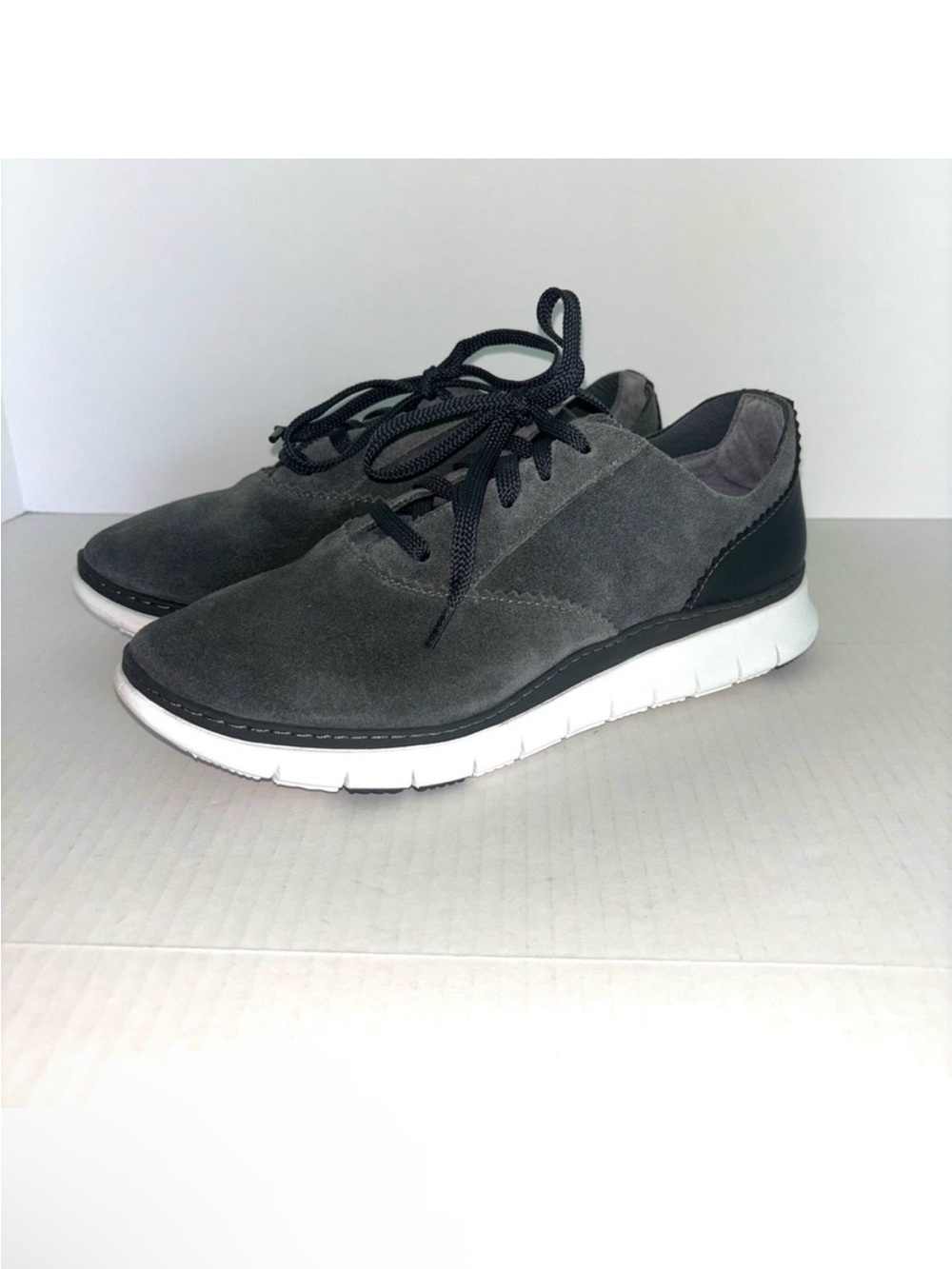 Vionic Taylor Casual Sneaker Gray Suede Leather Lace Up Comfort Women’s 8‎ Wide